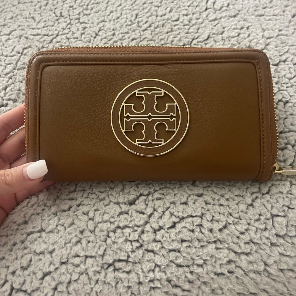 tory burch wallet